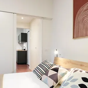 https://velasquez-apartments-b.italymilanhotels.net